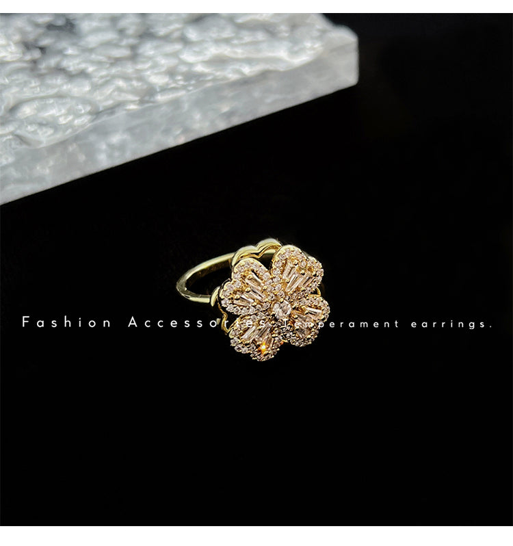 Nhẫn xoay cỏ bốn lá cho nữ