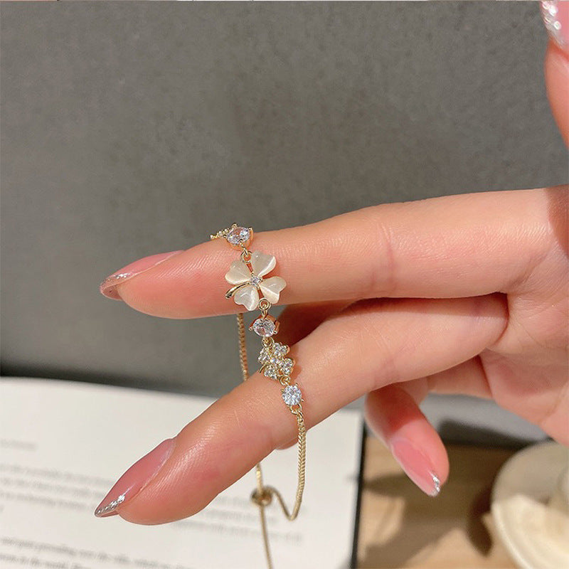Shell four-leaf clover bracelet female