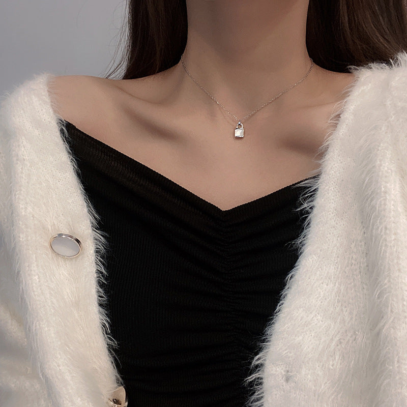 Retro lock necklace Fritillaria clavicle chain