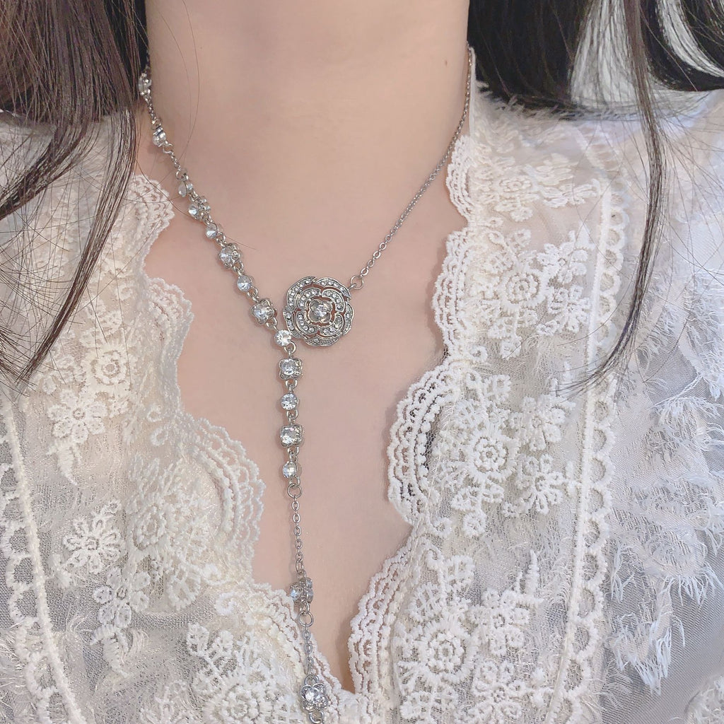 فرانسیسی ونٹیج کیمیلیا لٹکن ہار