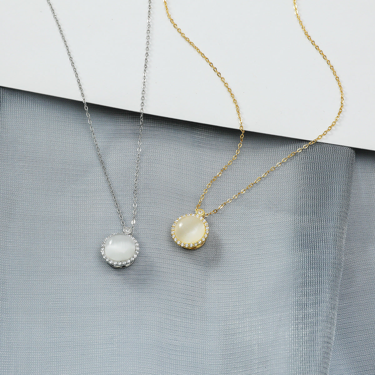 S925 Perak Cahaya Bulan Opal Berputar Kalung Wanita Cahaya Mewah Rasa Desain Mikro bertatahkan Zirkon Klavikula Rantai Ledakan Hidup