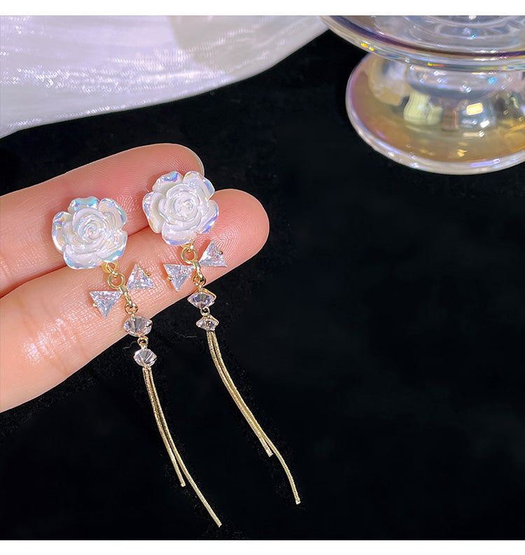 Retro gentle camellia tassel earrings