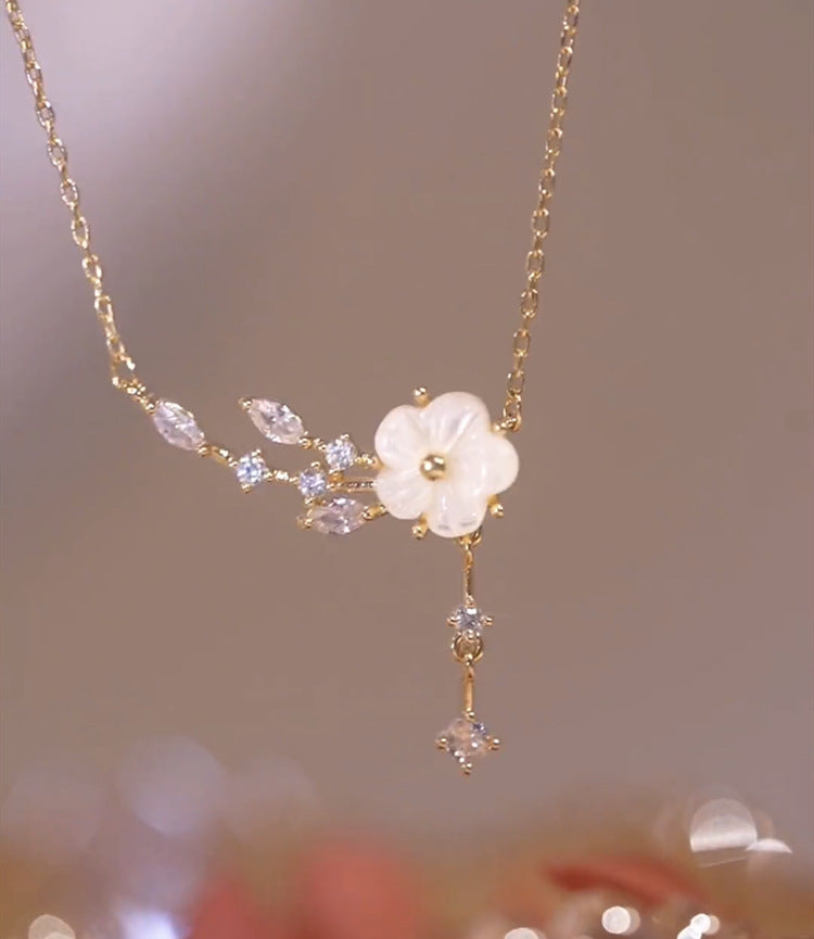 Flower tassel necklace