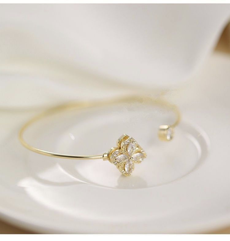 Memutar Gelang Semanggi Bor Flash