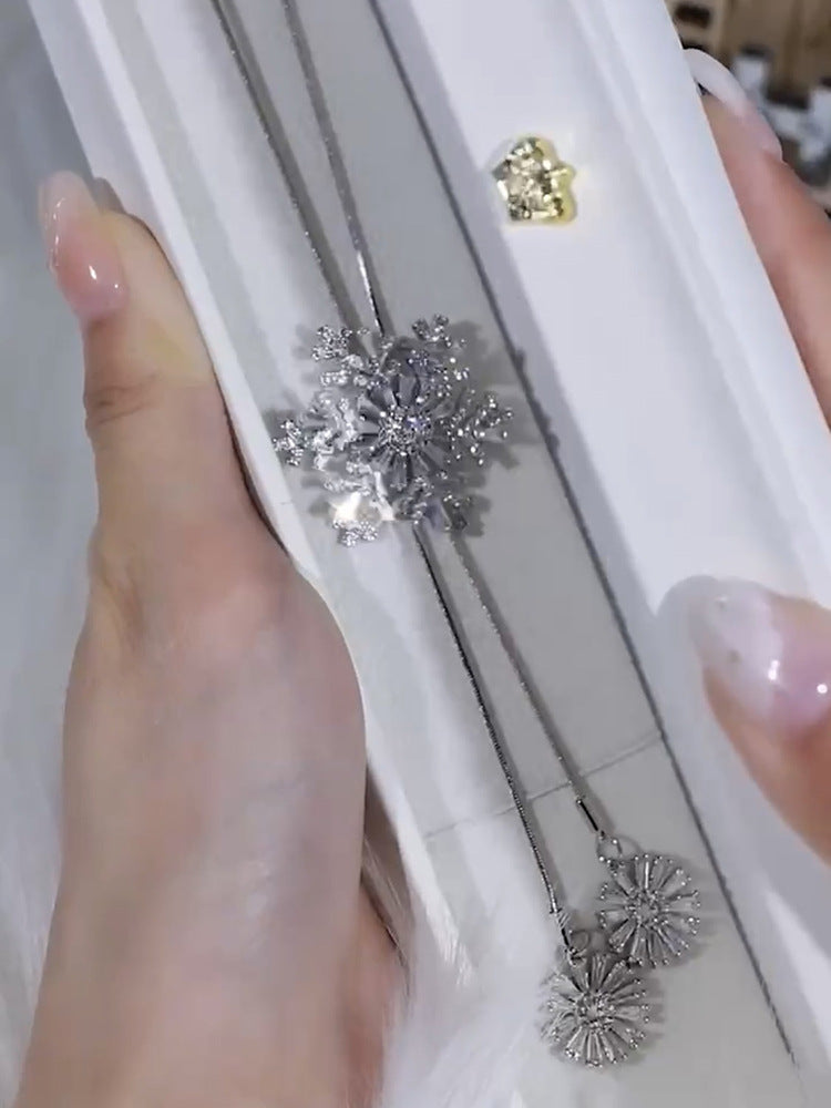 Rantai sweter kepingan salju zirkon berputar kalung Joker wanita