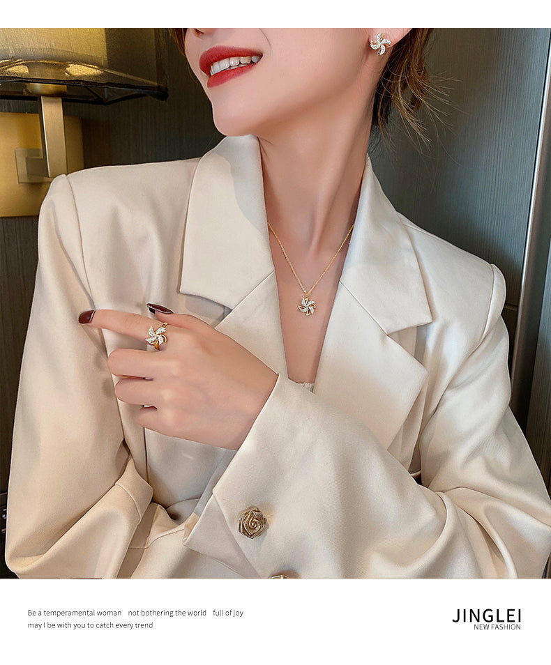 Kalung kincir angin yang dapat diputar untuk wanita musim panas mewah ceruk rantai klavikula 2021 perasaan desain baru aksesoris kalung merah bersih