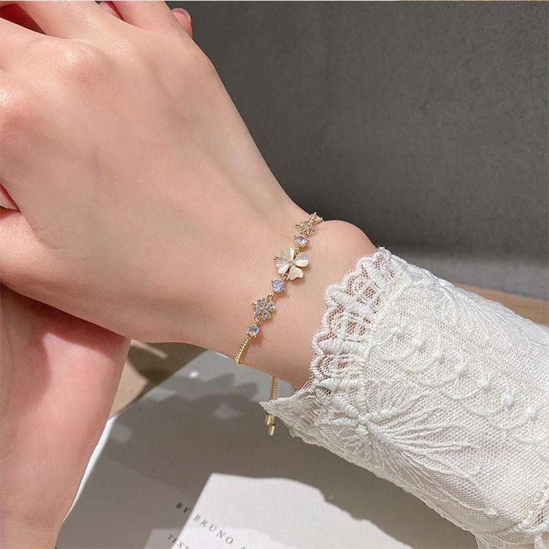 Shell four-leaf clover bracelet female