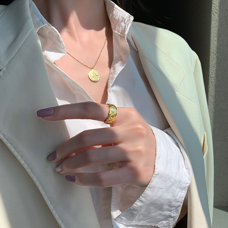 Âu Mỹ Retro Kẻ Sọc Kim Cương Vàng Thép Titan Nhẫn Nữ Thời Trang Cá Tính Nhẫn Cặp Đôi Ngón trỏ Khớp Nhẫn