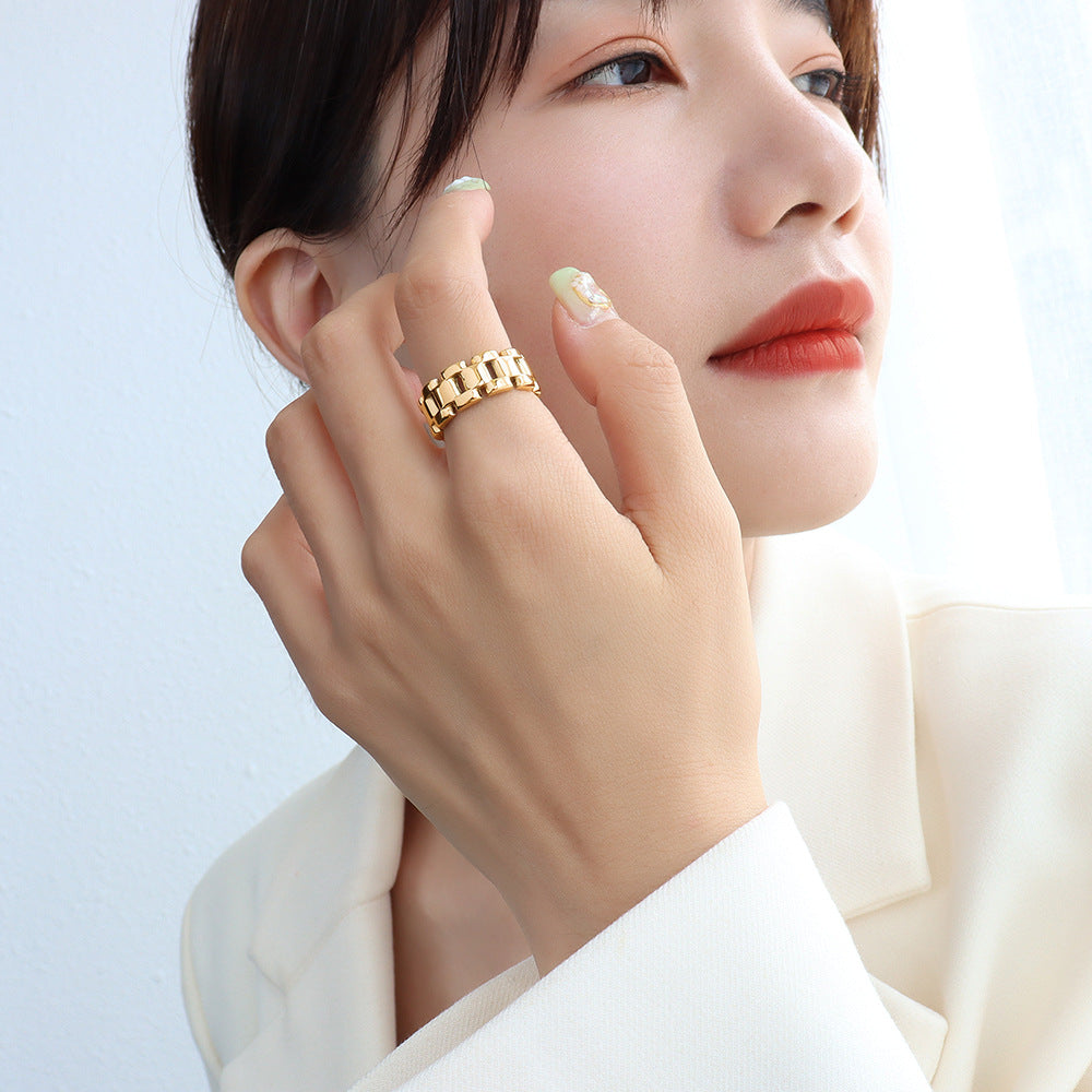 Đồng hồ dây chuyền kiểu nhẫn thực phẩm nữ nhẫn thép titan mạ vàng 18k