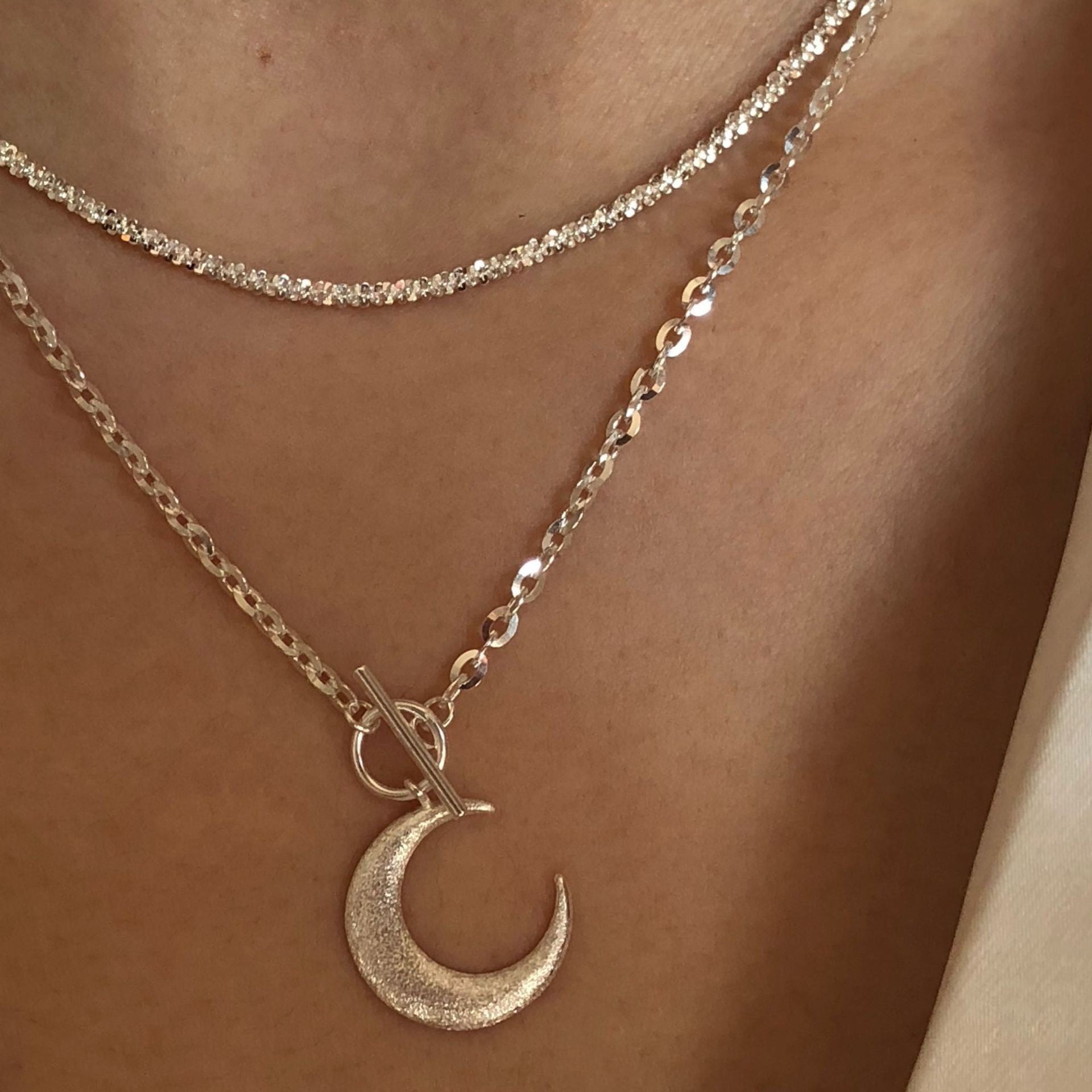 Flash sand moon necklace