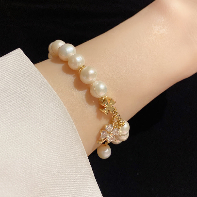 Gelang Bunga Empat Daun Sederhana Putih