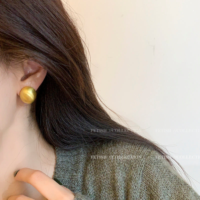 گوشواره نخودی توپی برس خورده فلزی مات زنانه