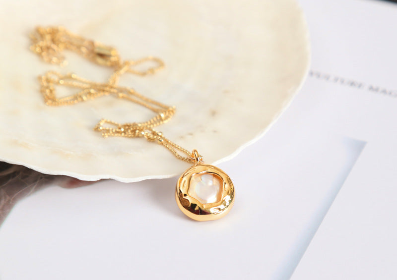 French Retro Simple Baroque Freshwater Button Necklace Mother