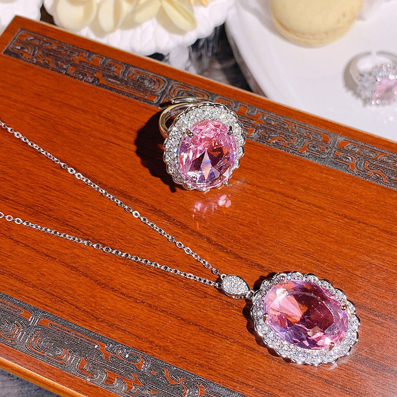 گردنبند آویز صورتی بیضی شکل زیرکون