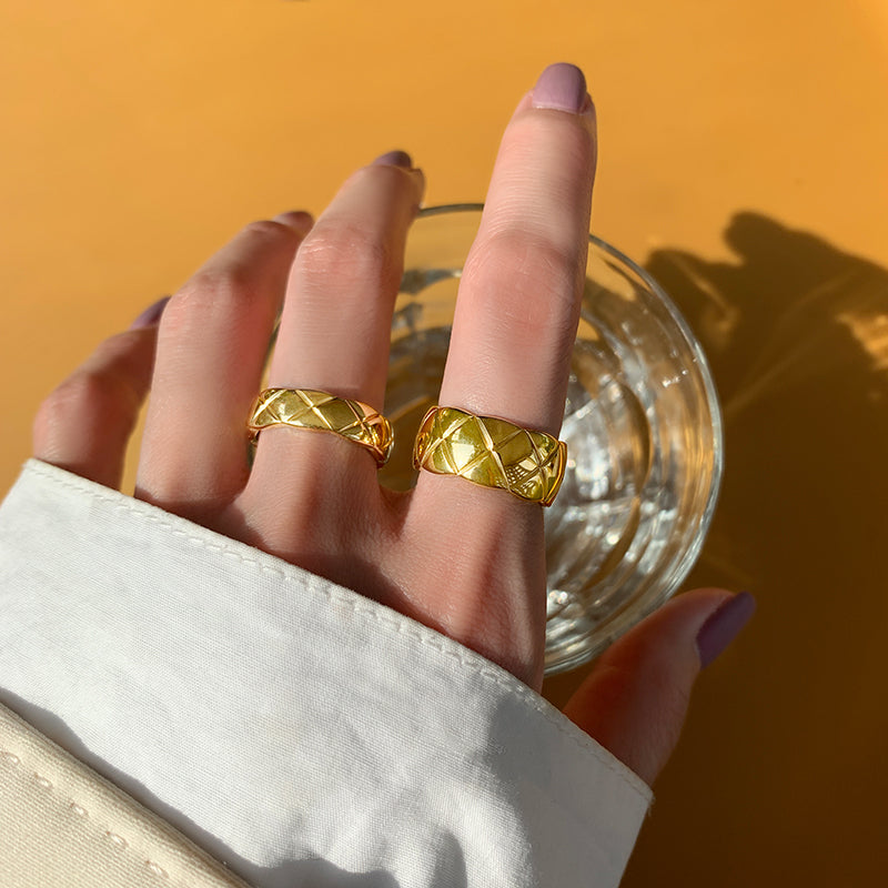 Âu Mỹ Retro Kẻ Sọc Kim Cương Vàng Thép Titan Nhẫn Nữ Thời Trang Cá Tính Nhẫn Cặp Đôi Ngón trỏ Khớp Nhẫn