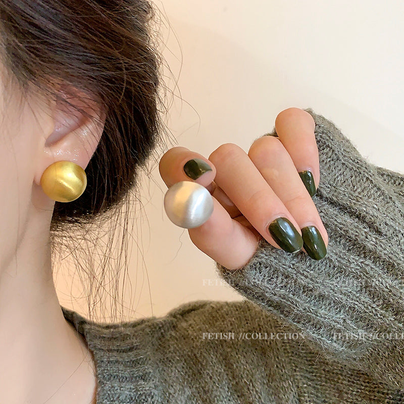 گوشواره نخودی توپی برس خورده فلزی مات زنانه