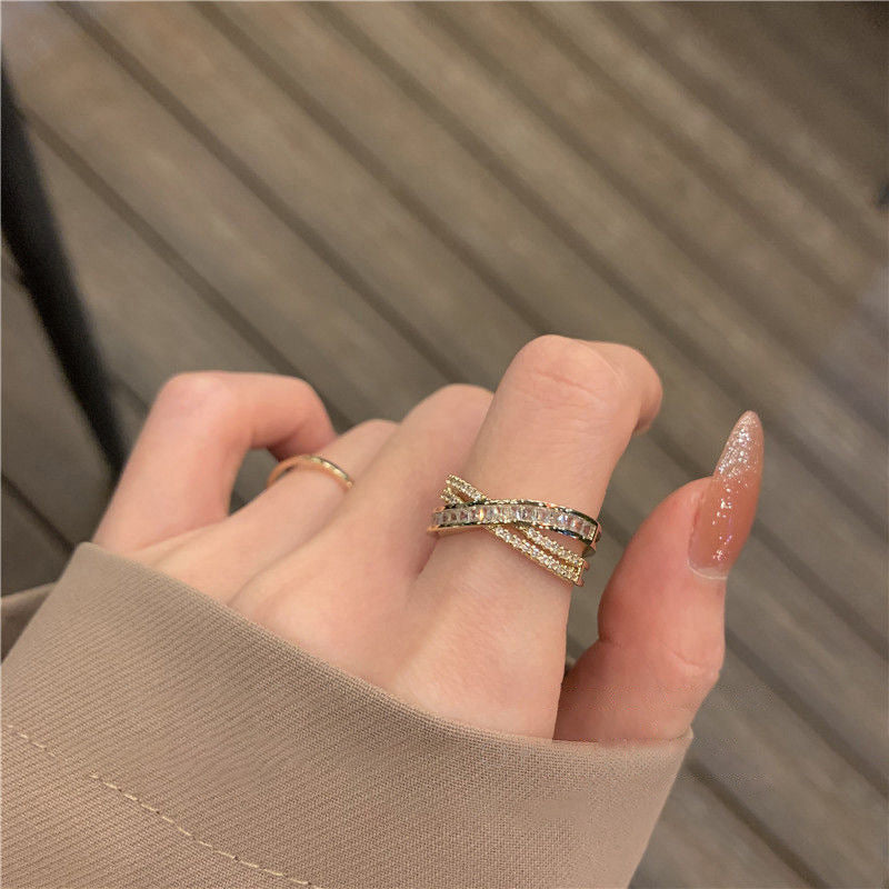 Nhẫn mở chéo kim cương zircon