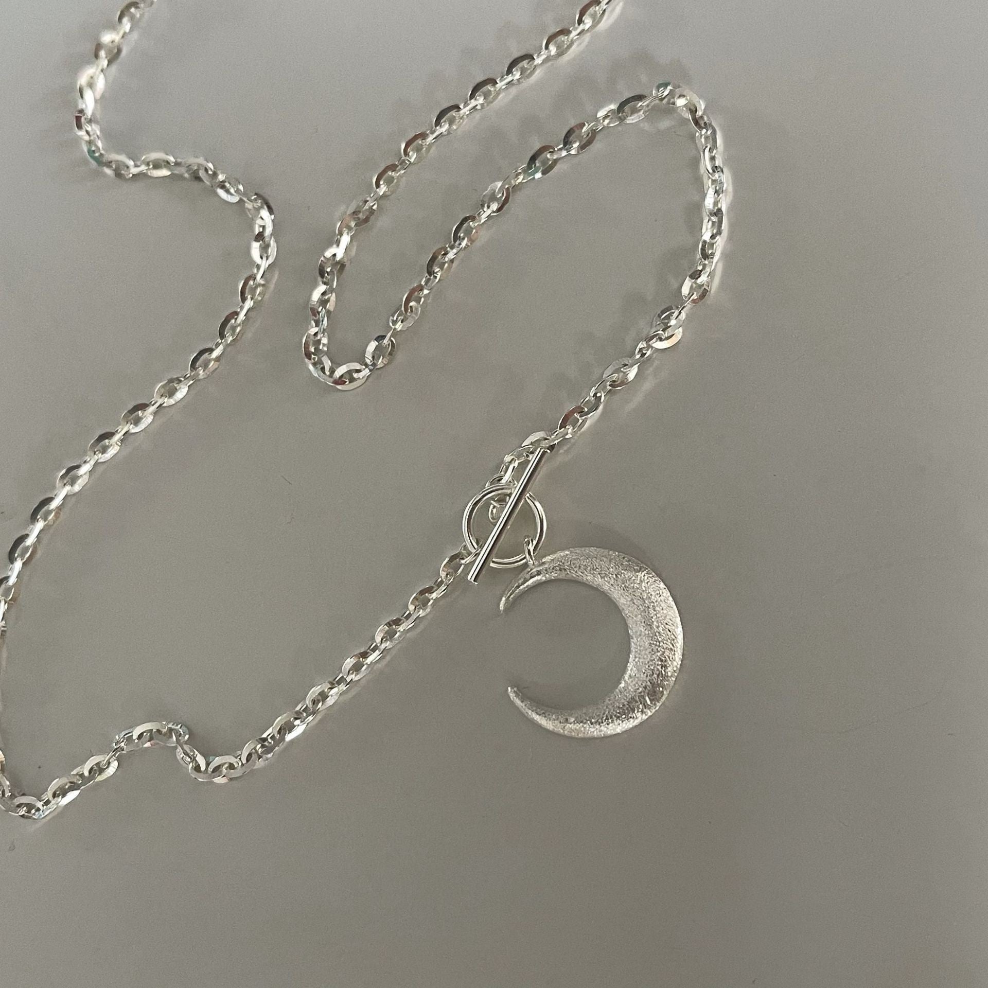 Flash sand moon necklace