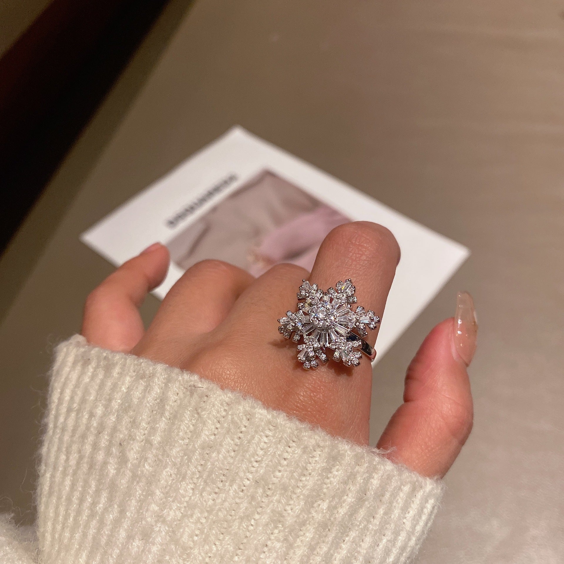 Vòng bông tuyết xoay có thể xoay vòng.