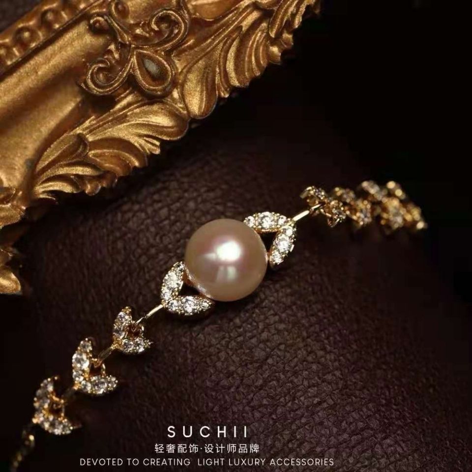 Fishtail fashion bracelet