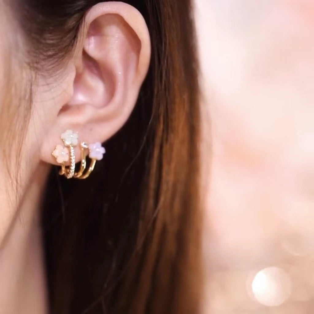 مد گوشواره های گلدار رنگی زنانه