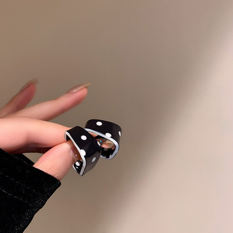 Sweet Kuchao Flu Dark Wind Ear Studs Cn0022