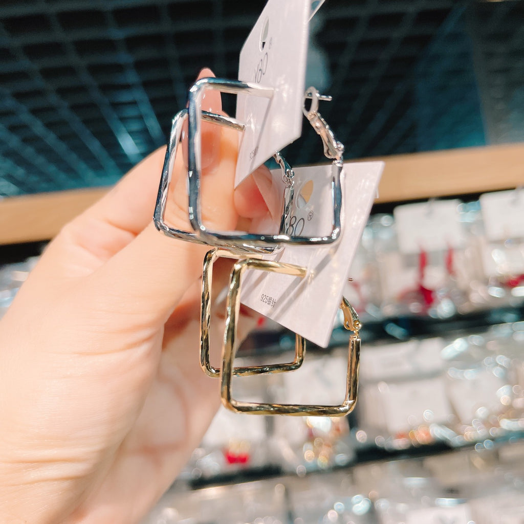 گوشواره گوشواره گوشواره مربعی هندسی حکاکی شده به سبک سرد