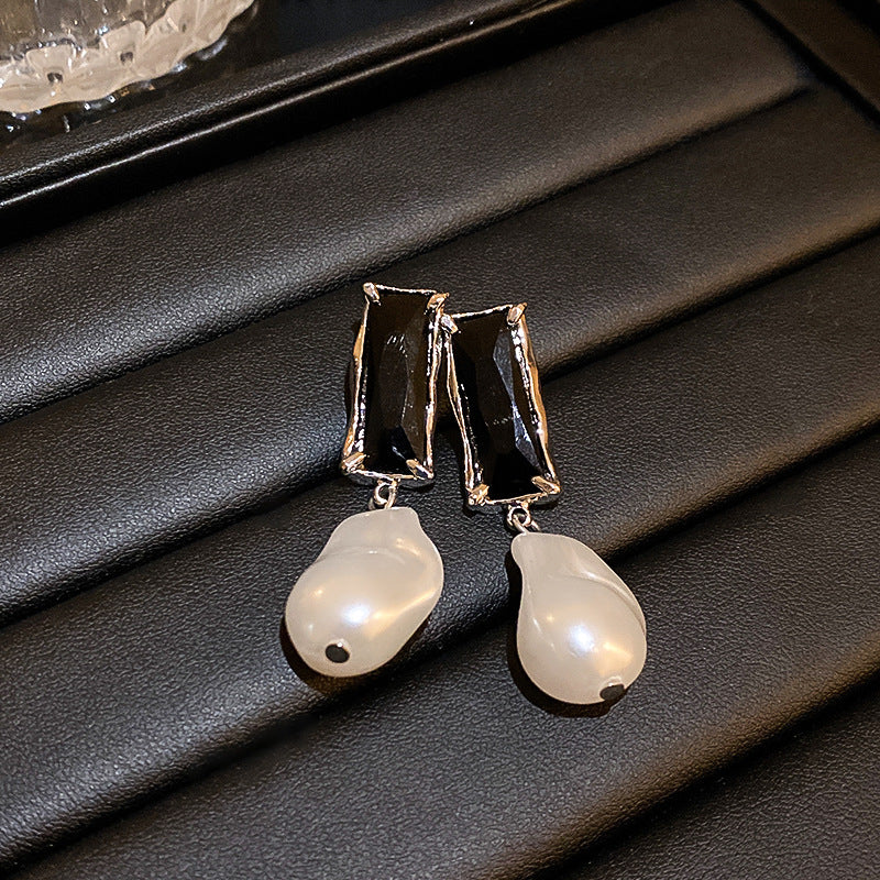 Retro Alphabet Zircon Earrings Cn0018