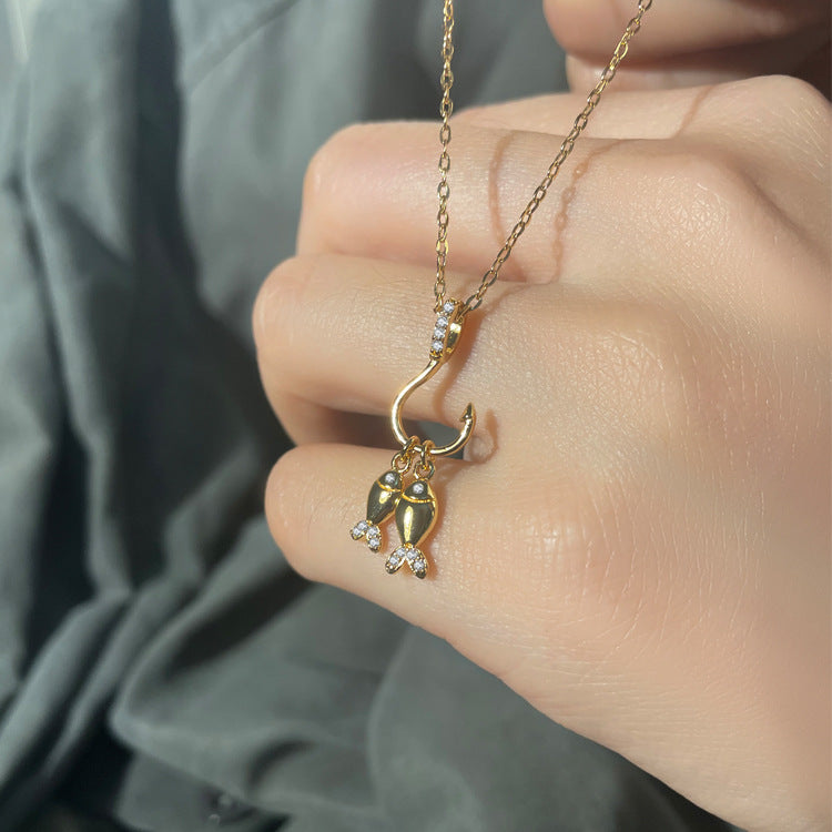 S925 سٹرلنگ سلور ٹو ڈائمنڈ پیارا چھوٹا گولڈ فش پینڈنٹ ہار