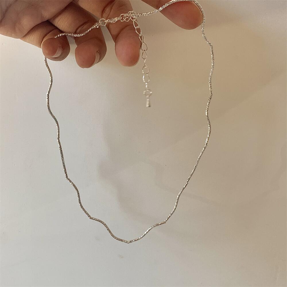 Basit dalgalı boyun zinciri