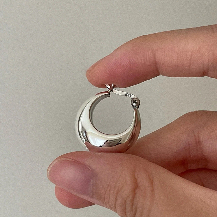 گوشواره‌های میخ‌دار رترو زنانه به سبک هنگ کنگی