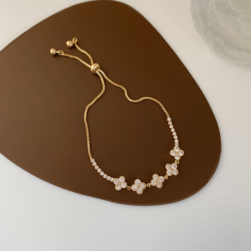 Retro Micro Inlaid Zircon Four-Leaf Flower Bracelet