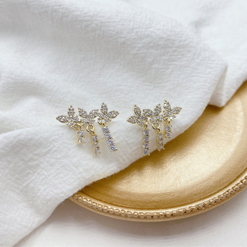 گوشواره گوشواره گوشواره با زنجیره کوتاه گل میخ الماس نفیس