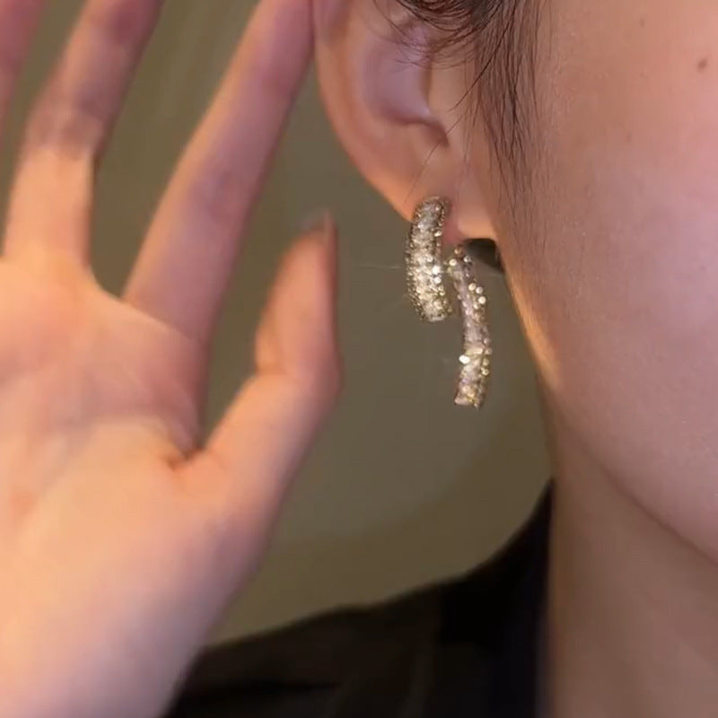 گوشواره های منحنی کامل الماس در جلو و پشت جدید