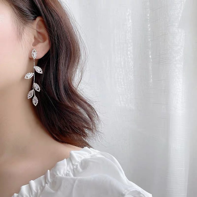 Anting Berbentuk Daun Zirkon Anting Elegan Panjang Serba Guna