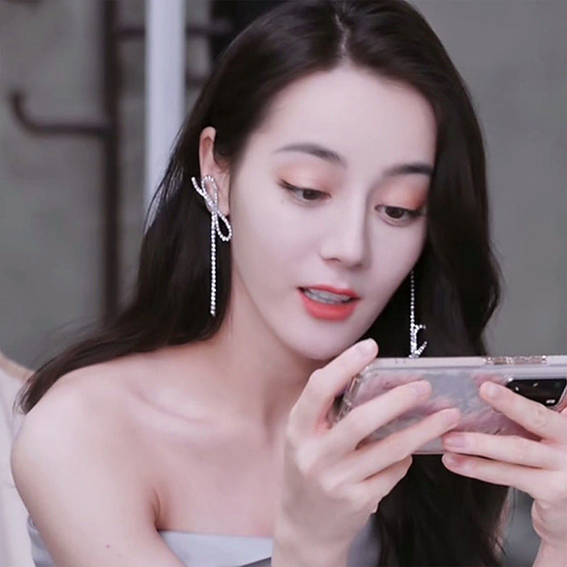 گوشواره پاپیونی نامتقارن گوشواره نگین دار منگوله بلند