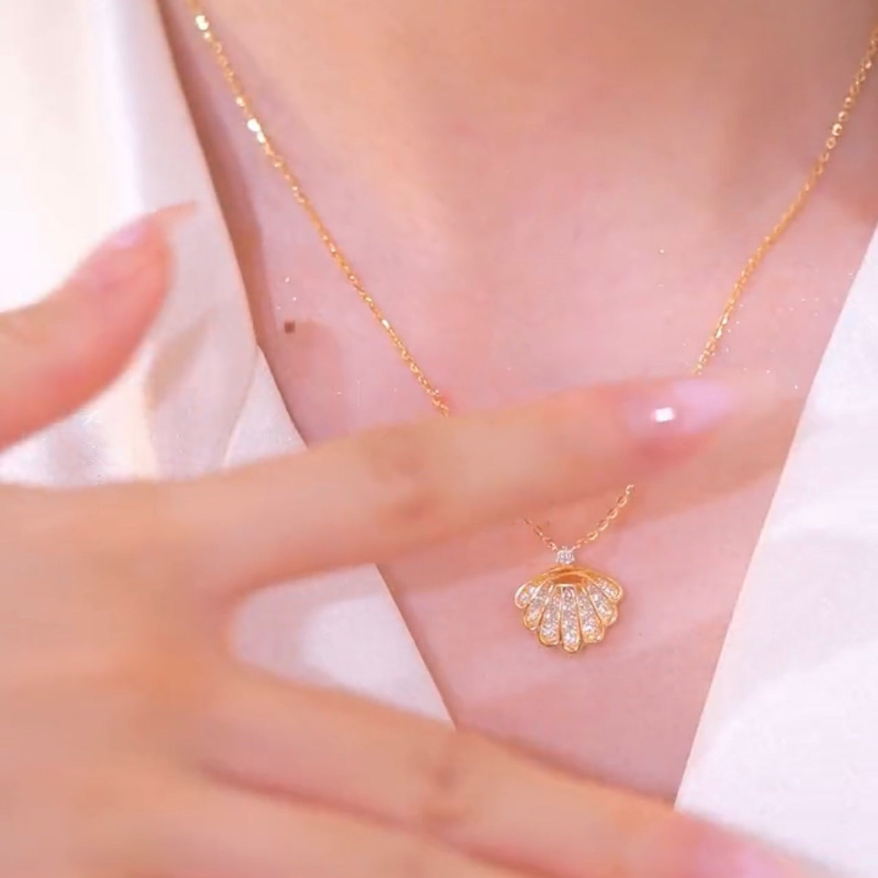 Zircon Inlaid Small Shell Pendant Necklace Clavicle Chain