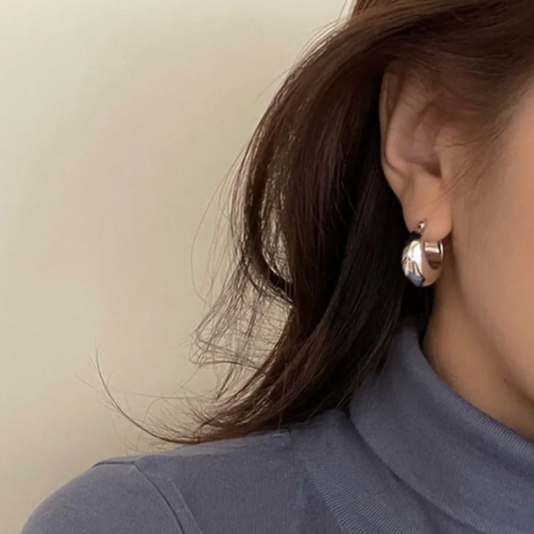 گوشواره‌های میخ‌دار رترو زنانه به سبک هنگ کنگی