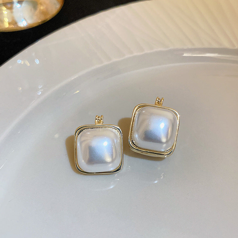 Retro Alphabet Zircon Earrings Cn0018