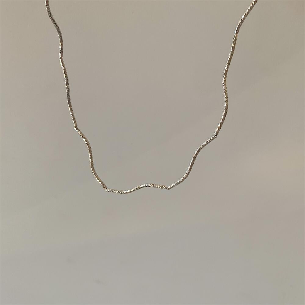 Basit dalgalı boyun zinciri