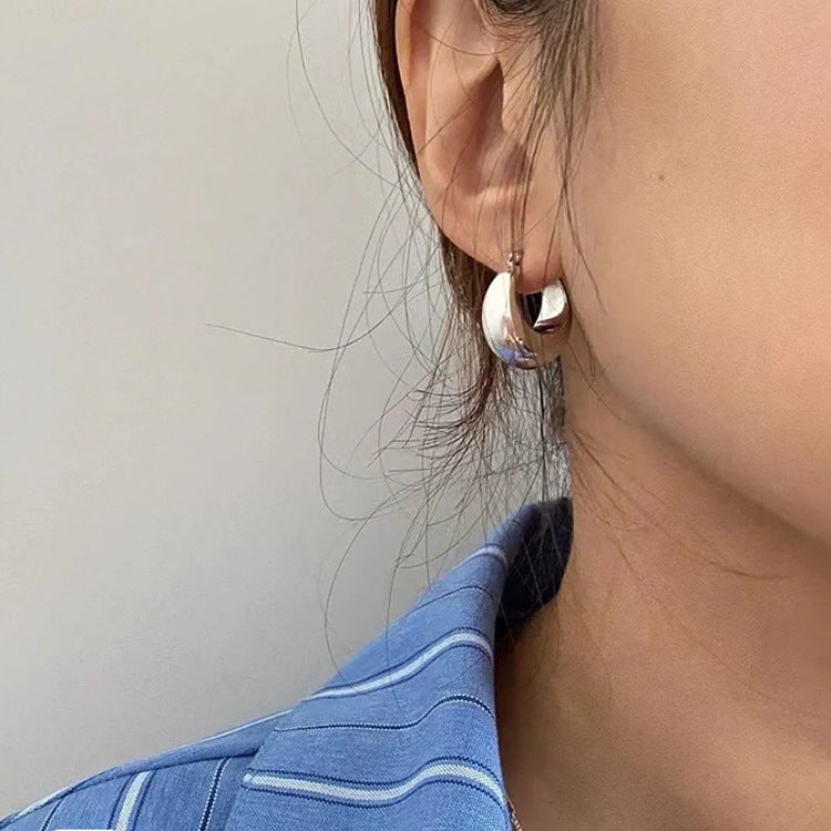 گوشواره‌های میخ‌دار رترو زنانه به سبک هنگ کنگی