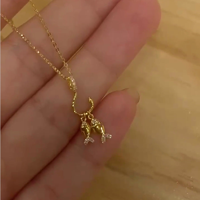 S925 سٹرلنگ سلور ٹو ڈائمنڈ پیارا چھوٹا گولڈ فش پینڈنٹ ہار