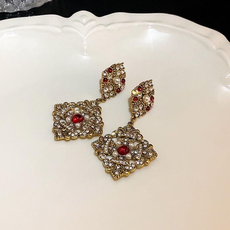 Love Palace Style Retro Stud Earrings Cn0019