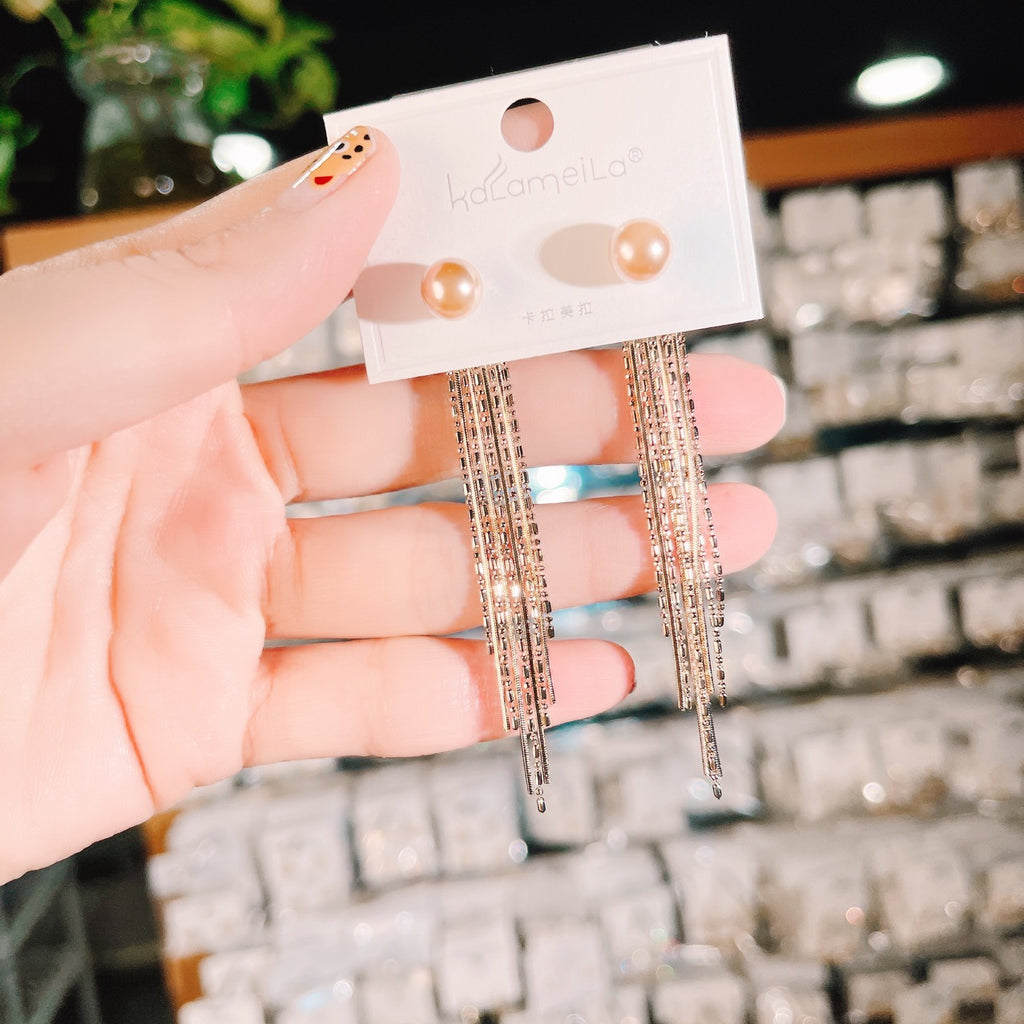 Hoa tai tua rua gắn phía sau phong cách cổ điển