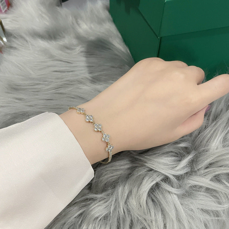 Retro Micro Inlaid Zircon Four-Leaf Flower Bracelet