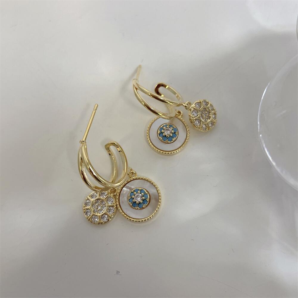 گوشواره منگوله ای صدفی گرد زیرکن قدیمی