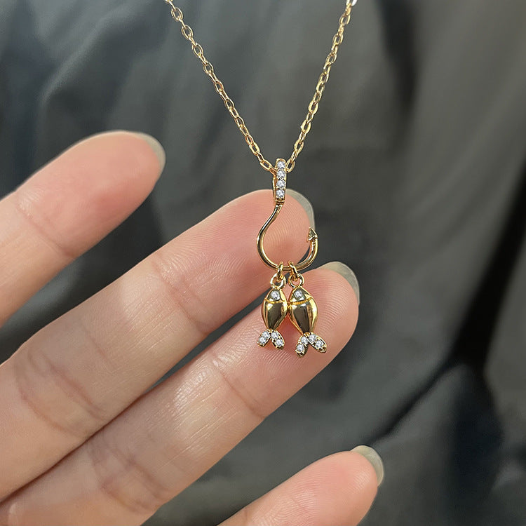 S925 سٹرلنگ سلور ٹو ڈائمنڈ پیارا چھوٹا گولڈ فش پینڈنٹ ہار