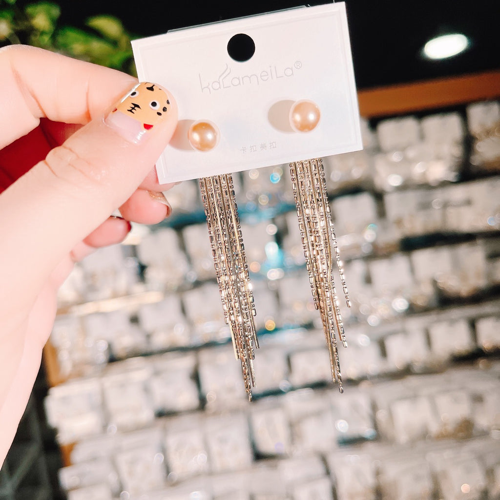 Hoa tai tua rua gắn phía sau phong cách cổ điển