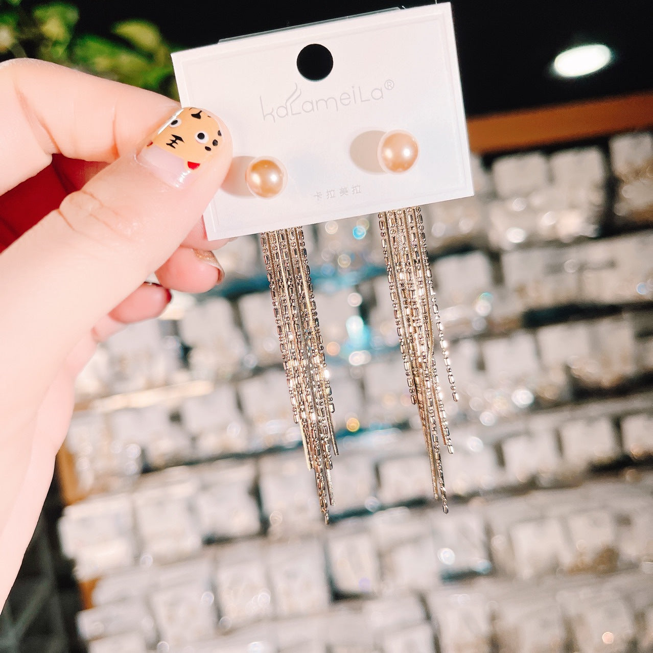 قطره گوش منگوله ای به سبک یکپارچهسازی با سیستمعامل