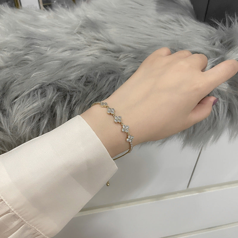 Retro Micro Inlaid Zircon Four-Leaf Flower Bracelet